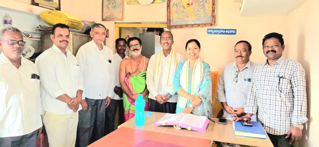 నల్లగొండ దేవస్థానం నూతన ఈఓగా వి.అనూష బాధ్యతలు స్వీకరణ