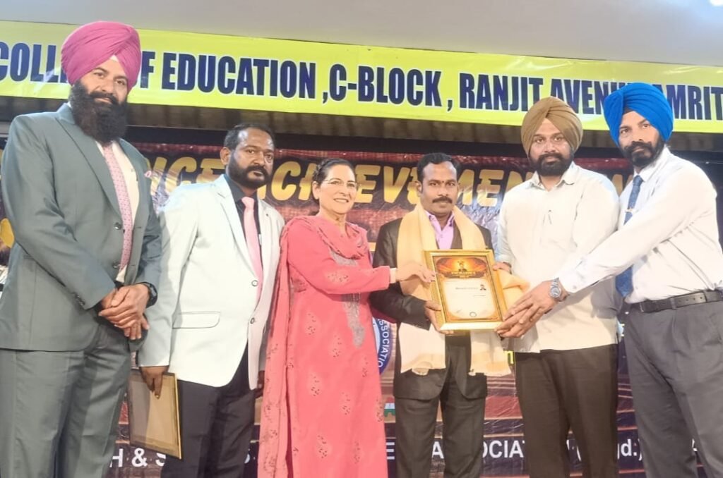 ఎక్సలెన్స్ అచీవ్ మెంట్ ఇన్ స్పోర్ట్స్ జాతీయ అవార్డు అందుకున్న శ్రీనివాస్