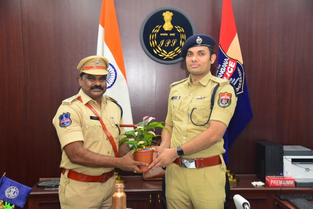 కరీంనగర్ ఏఆర్ ఏసీపీగా బాధ్యతలు స్వీకరించిన చల్లా ప్రతాప్