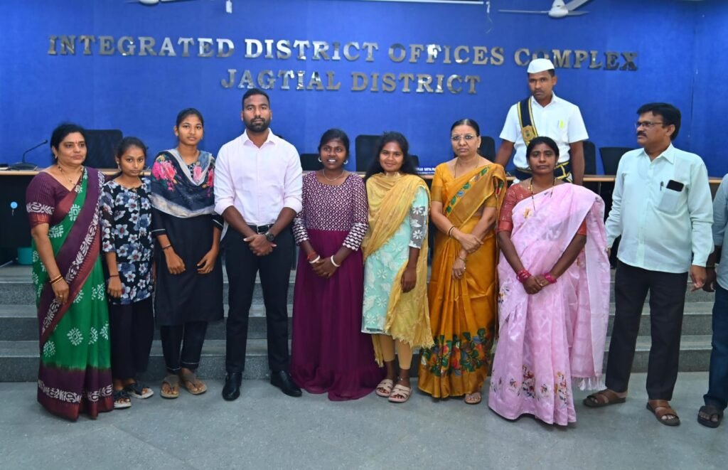 ఉత్తమ ఫలితాలు సాధించిన విద్యార్థులను అభినందించిన జిల్లా కలెక్టర్ బి. సత్యప్రసాద్