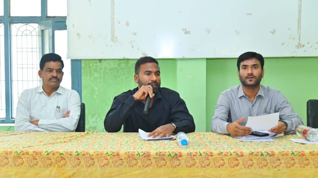 ఉపాది హామీ పథకం పనుల పురోగతిపై జిల్లా కలెక్టర్ సమీక్ష