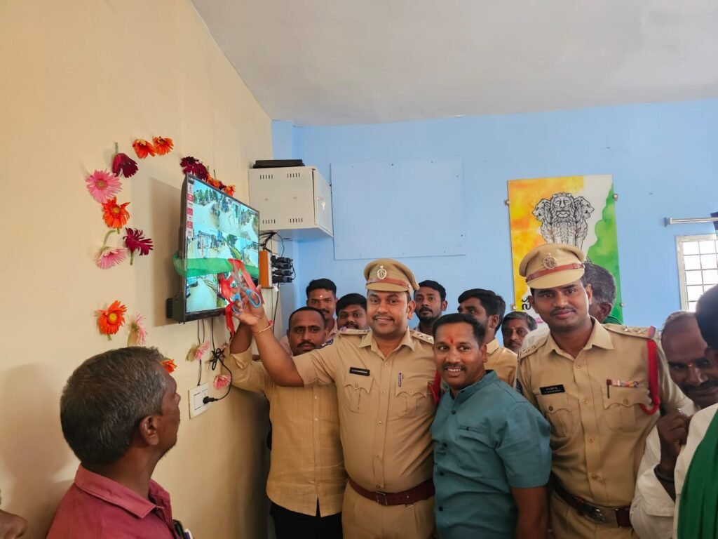వల్లంపల్లి లో సీసీ కెమెరాలు ప్రారంభించిన కోరుట్ల సిఐ