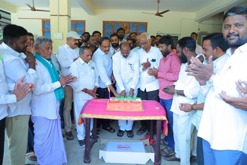 క్యాంపు కార్యాలయంలో అడ్లూరి జన్మదిన వేడుకలు