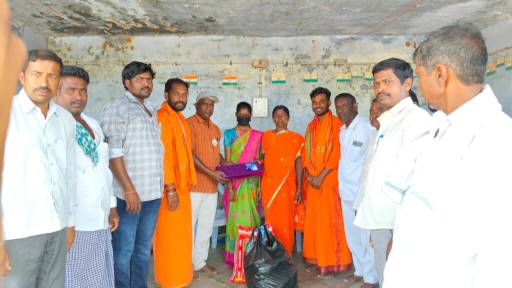 నిరుపేద మహిళ వివాహానికి అమ్మా చారిటబుల్ ట్రస్ట్ వారి చేయూత.