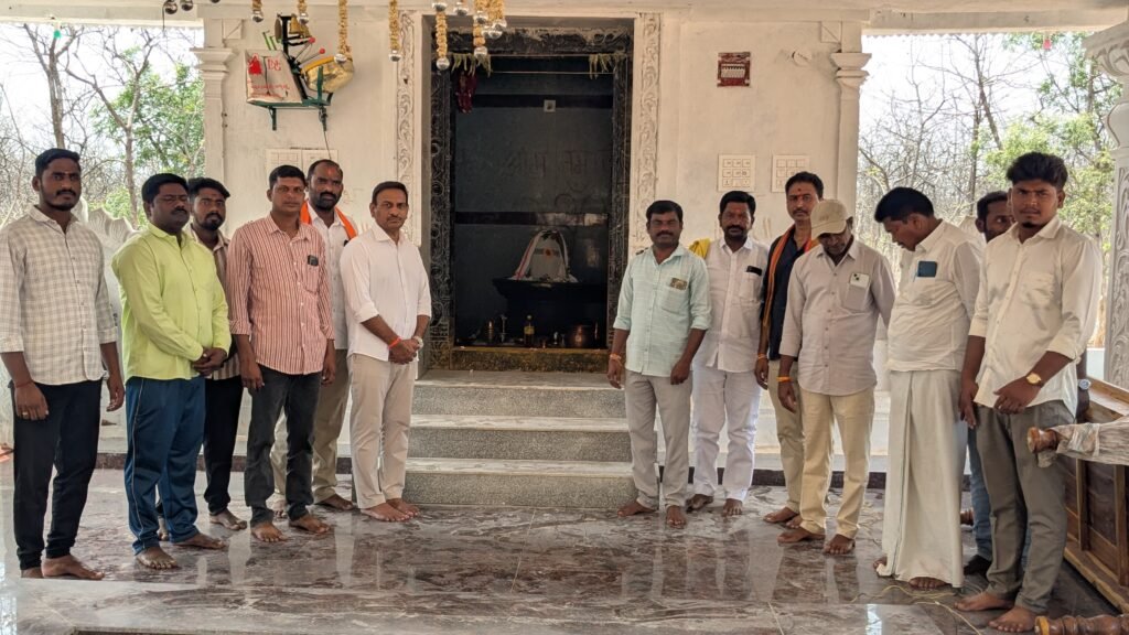 కోటి లింగేశ్వర స్వామిని దర్శించుకున్న డాక్టర్ రఘు