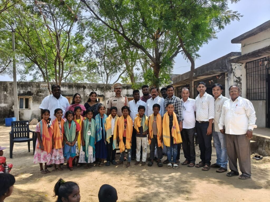 గురుకులాల్లో సీట్లు సాధించిన విద్యార్థులకు ఘన సన్మానం