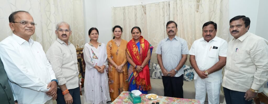 బంజారా ప్రముఖులతో తెలంగాణ జాగృతి అధ్యక్షురాలు కల్వకుంట్ల కవిత భేటీ