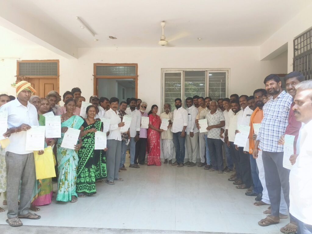 ముఖ్యమంత్రి సహాయనిది చెక్కుల పంపిణీ