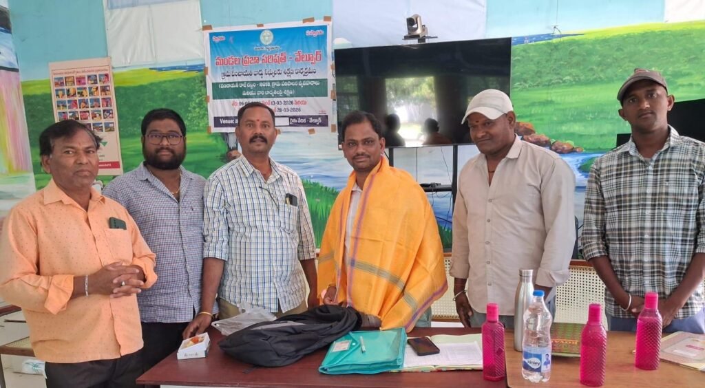 వ్యవసాయ విస్తరణ అధికారిని కలిసిన సీడ్స్ పెస్టిసైడ్ డీలర్స్