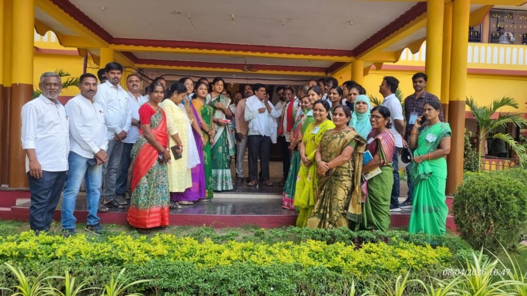 డిఈవో రాము ని సన్మానించిన ఆర్.యు.పి.పి.హిందీ ఫోరం జిల్లా శాఖలు