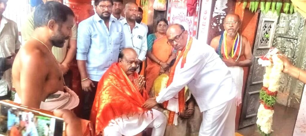 కొండగట్టు అంజన్నను దర్శించిన మధుసూదనాచారి