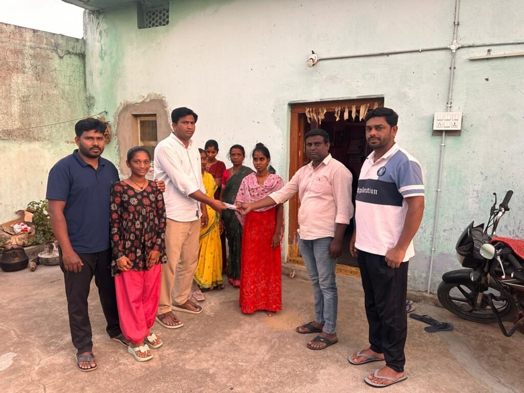 హెల్పింగ్ హాండ్స్ అసోసియేషన్ ఆర్థిక సహాయం