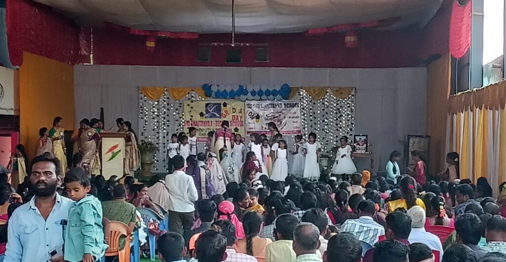 ఘనంగా శ్రీ చైతన్య టెక్నో స్కూల్ గ్రాడ్యుయేషన్ డే