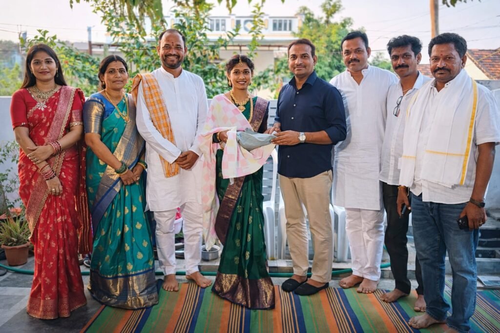 నూతన వధూవరులను ఆశీర్వదించిన డాక్టర్ రఘు
