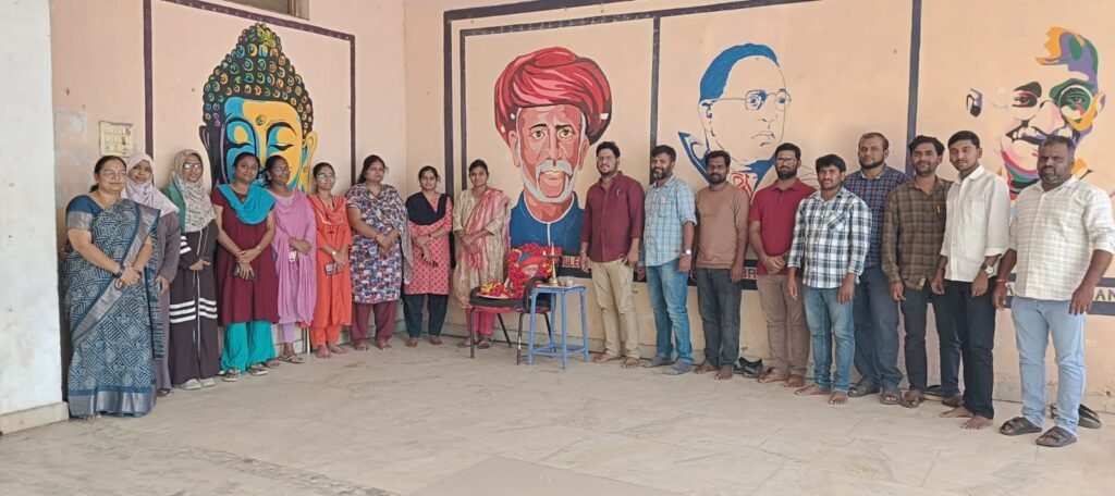 బీసీ గురుకులంలో మహాత్మ జ్యోతిరావు పూలే జయంతి వేడుకలు