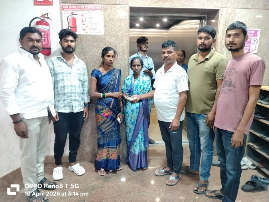 ఫ్రెండ్స్ యూత్ ఆధ్వర్యంలో ఆర్థిక సహాయం అందజేత