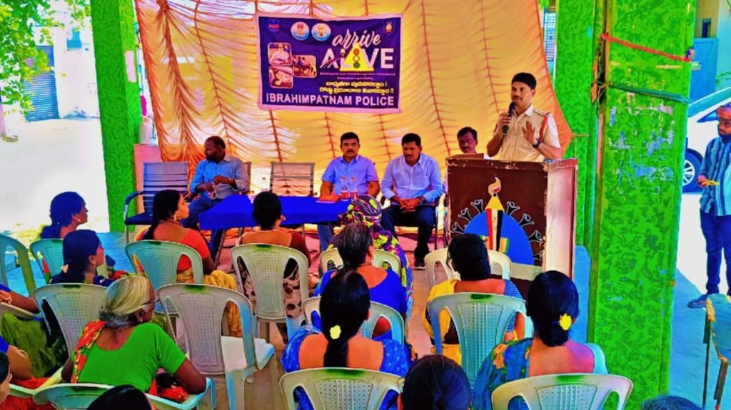 రోడ్డు భద్రతపై అవగాహన సదస్సు: “అరైవ్ అలైవ్” నినాదంతో చైతన్యం