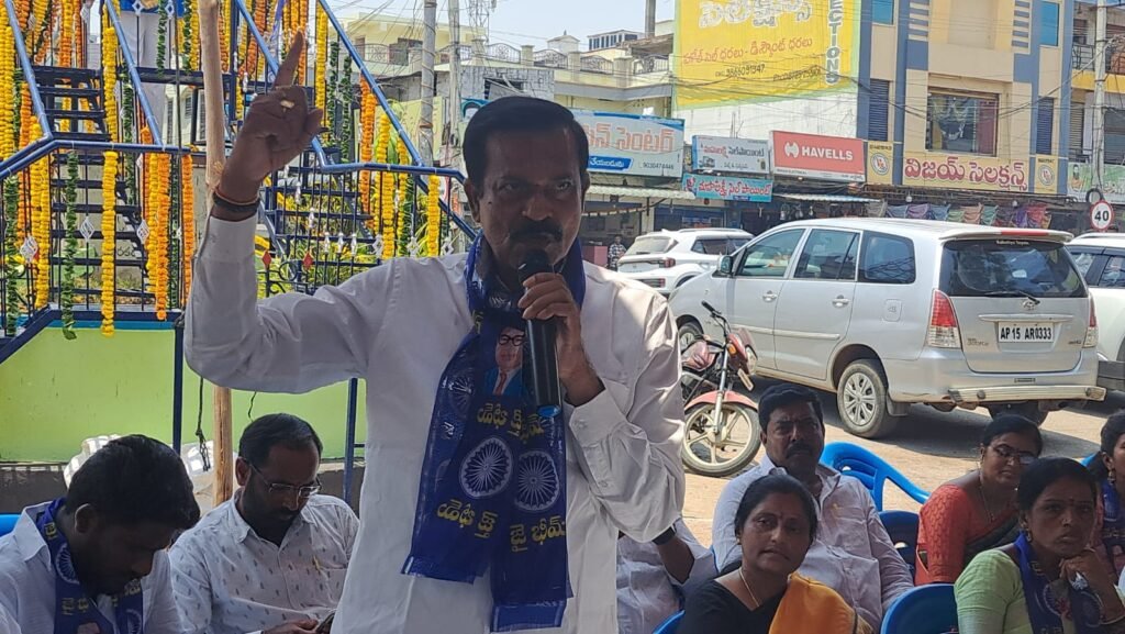 స్టేజీల మీద స్పీచ్‌లు.. ఆచరణలో దళితులపై అణచివేతలా ?