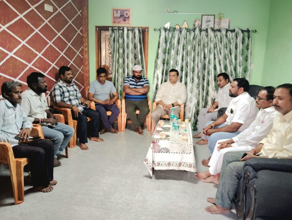 ఖుతుబోద్దీన్,అజీమ్ కుటుంబాలకు టీపీసీసీ డెలిగేట్ సుజిత్ రావు పరామర్శ