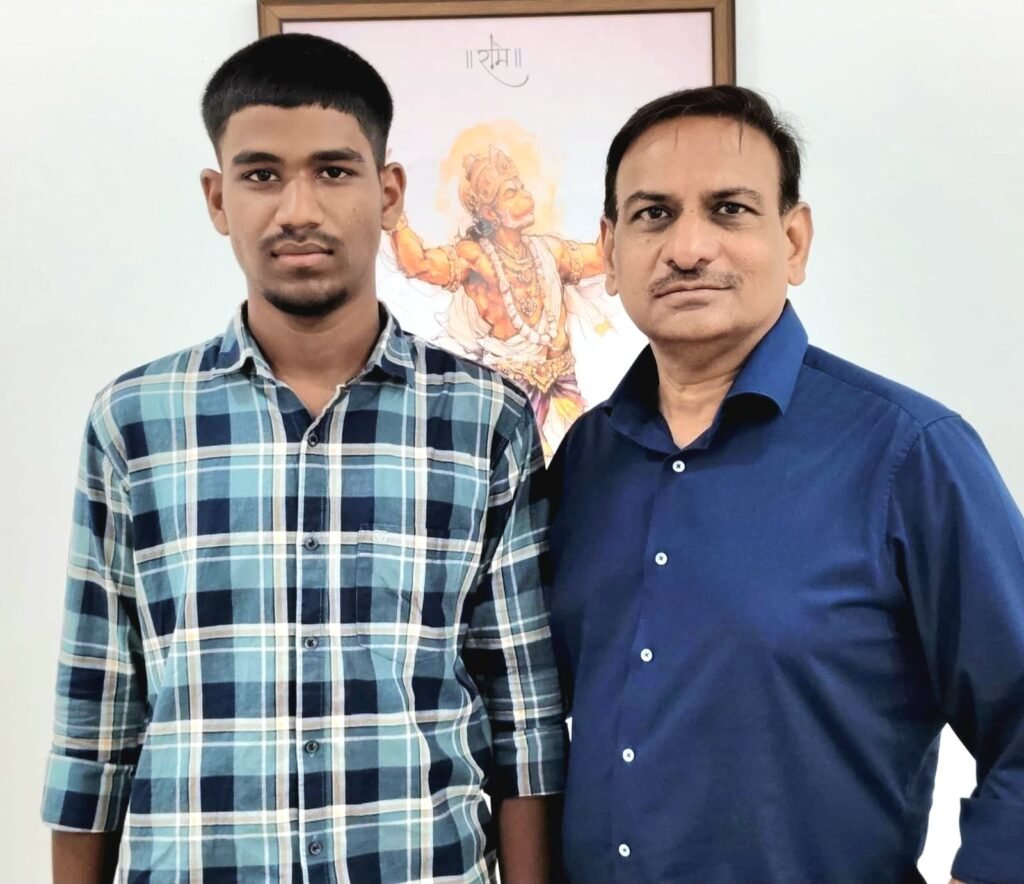 గ్రామం నుంచి జాతీయ స్థాయికి ఎదిగిన యువ బాక్సర్