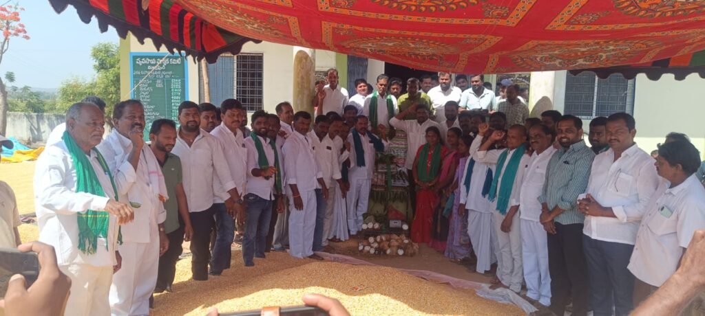 కొనుగోలు కేంద్రాలను రైతులు సద్వినియోగం చేసుకోవాలి..
