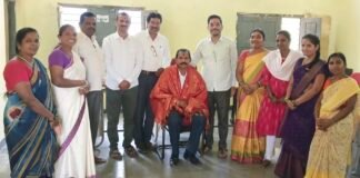 ప్రభుత్వ డిగ్రీ కళాశాల ప్రిన్సిపాల్ ను సన్మానించిన ఐకెపి ఎపిఎం