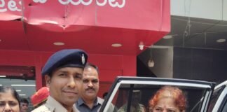 హైకోర్టు జడ్జి శ్రీ రేణుక యార ని మర్యాదపూర్వకంగా కలిసిన జిల్లా ఎస్పీ