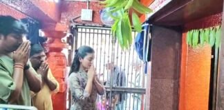 కొండగట్టు అంజన్నను దర్శించుకున్న సినీనటి అనన్య నాగళ్ల