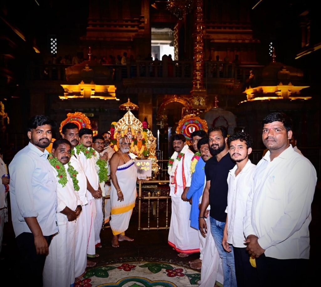 శ్రీ లక్ష్మీనరసింహస్వామి దర్శనం చేసుకున్న ఎమ్మెల్సీ తీన్మార్ మల్లన్న