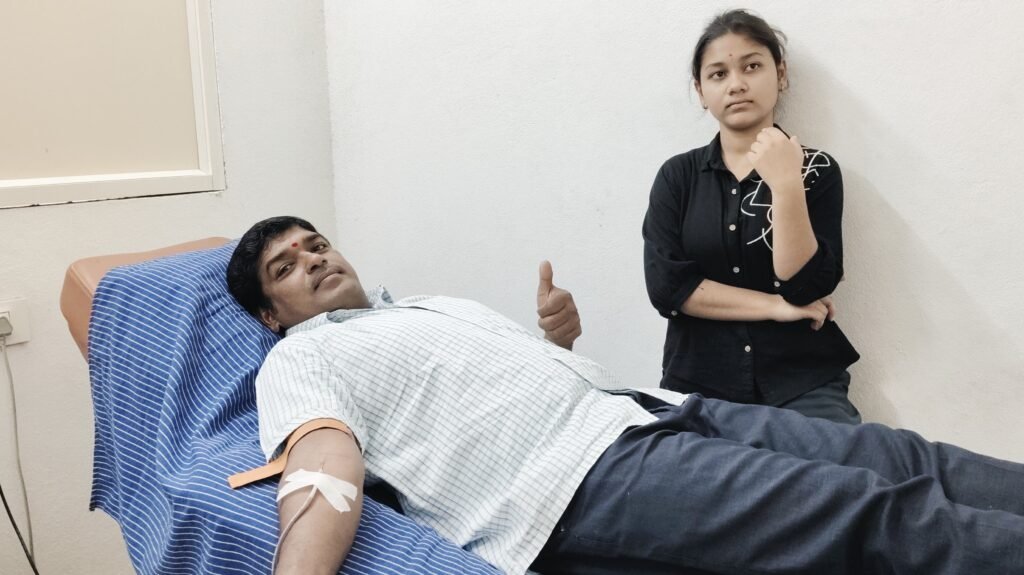 రక్తదానం చేసిన వైశాలి వెల్నెస్ సెంటర్ నిర్వాహకులు