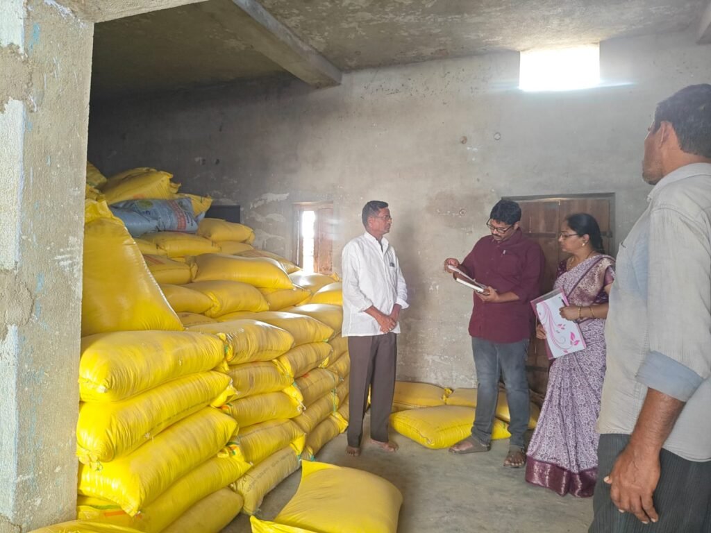 ఎరువుల దుకాణాల్లో టాస్క్ ఫోర్స్ అధికారుల తనిఖీ