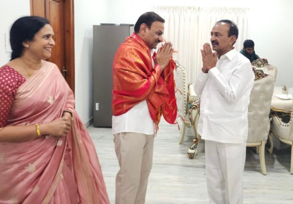 డాక్టర్ రఘుకు శుభాకాంక్షలు తెలిపిన ఎంపీ ఈటెల రాజేందర్