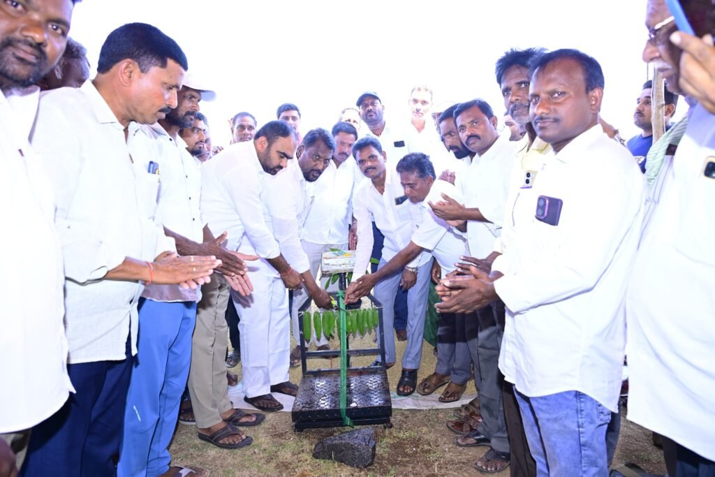 కొనుగోలు కేంద్రాలను సద్వినియోగం చేసుకోవాలి.. మంత్రి లక్ష్మణ్ కుమార్