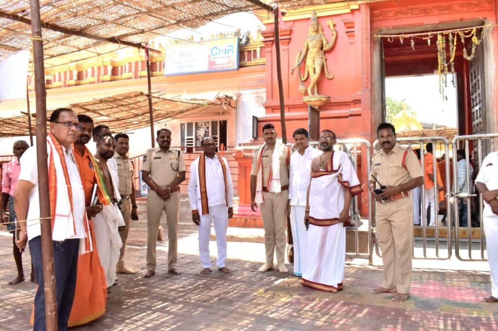 అంజన్న క్షేత్రంలో పెద్ద జయంతి ఉత్సవాల ఏర్పాట్లు పరిశీలించిన జగిత్యాల డీఎస్పీ రఘుచందర్