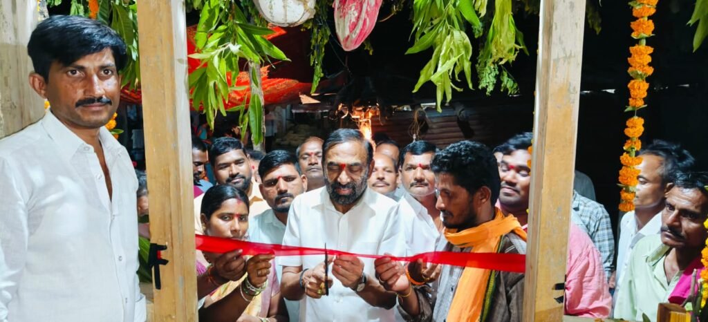 ఇందిరమ్మ ఇల్లు గృహప్రవేశంలో పాల్గొన్న జువ్వాడి