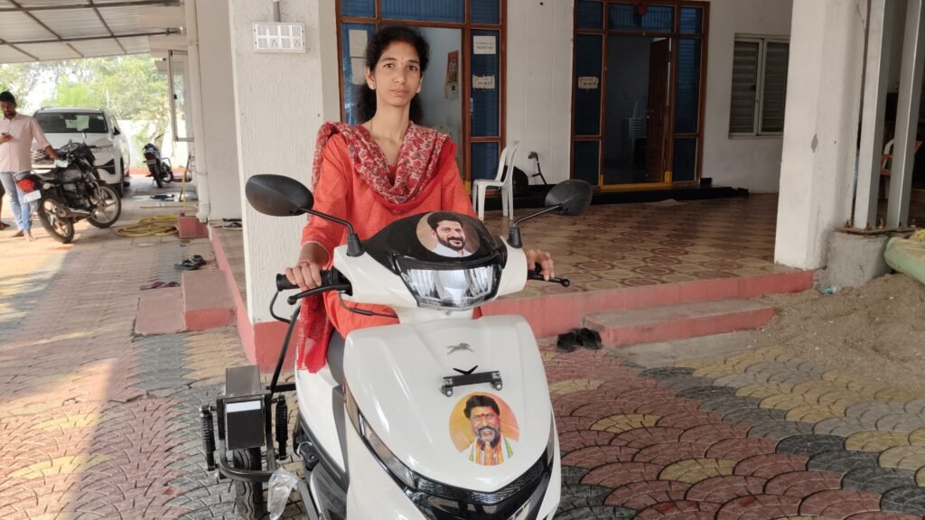 ఆపదలో ఉన్న అన్న అని ఆశ్రయిస్తే.. స్కూటీ ఇచ్చిండు మంత్రి మాలచ్చన్న..