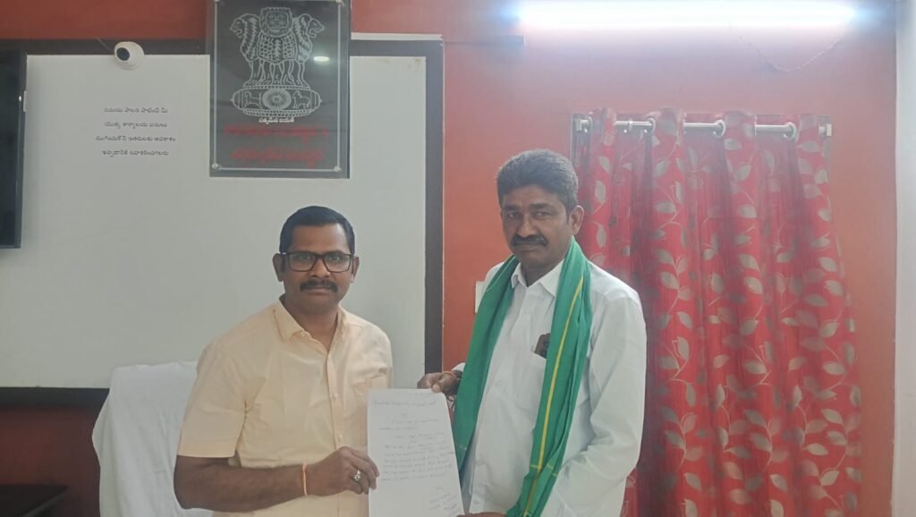 ధాన్యం కొనుగోలు కేంద్రం ఏర్పాటు చేయాలని వినతి