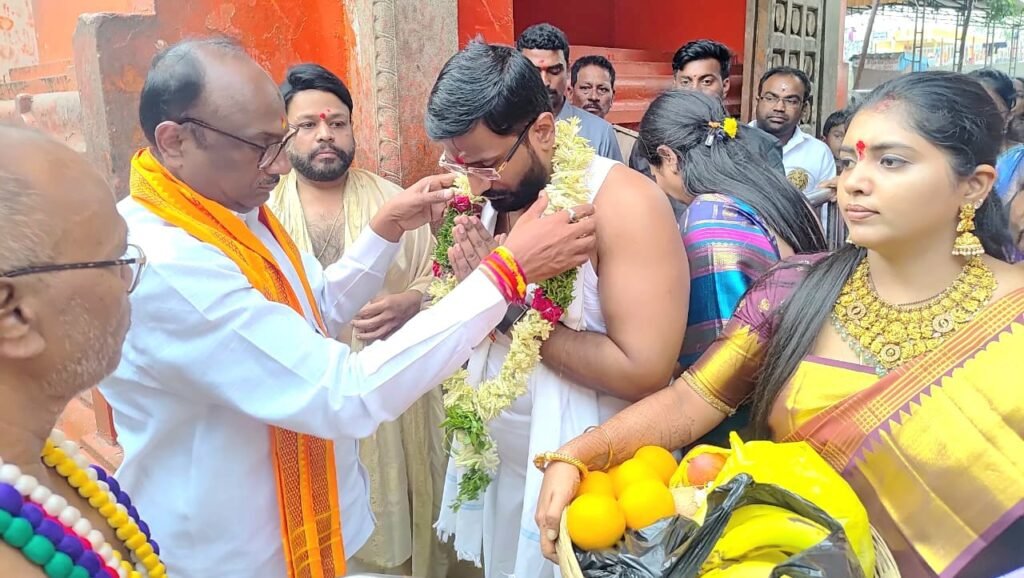 కొండగట్టు అంజన్న సన్నిధిలో ప్రభుత్వ విప్, ఎమ్మెల్సీ బలుమురి వెంకట్&nbsp; ప్రత్యేక పూజలు