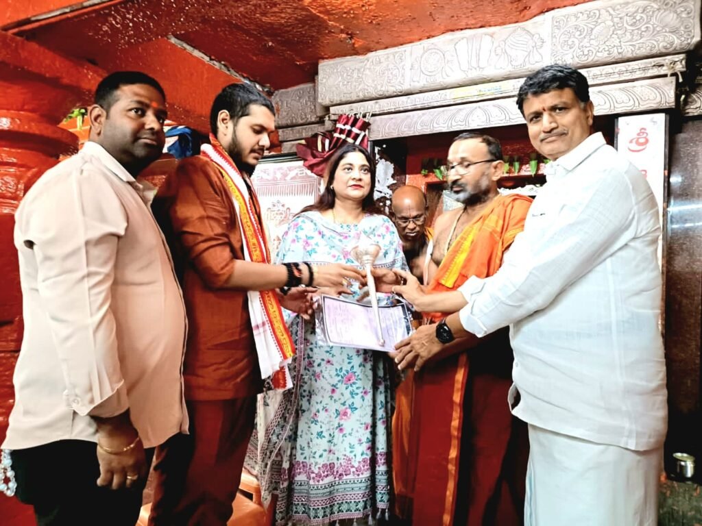 కొండగట్టు అంజన్నను దర్శించుకున్న ఎమ్మెల్యే సతీమణి