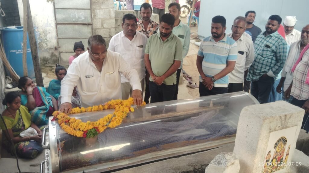 విధి నిర్వహణలో ఉన్న మున్సిపల్ కార్మికురాలు మృతి