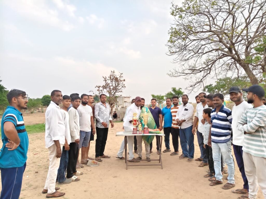 నరేష్ జట్టు విజయం అభినందించిన గ్రామస్తులు