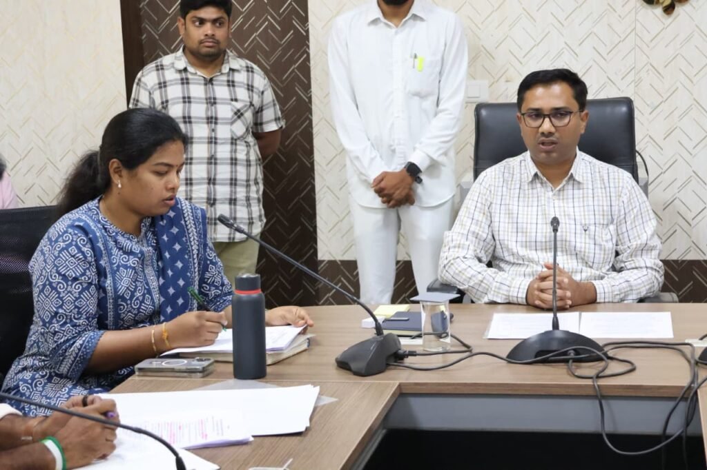 మెగా జాబ్ మేళాతో నిరుద్యోగ యువతకు విస్తృత ఉపాధి అవకాశాలు :జిల్లా కలెక్టర్ దివాకర టి.ఎస్