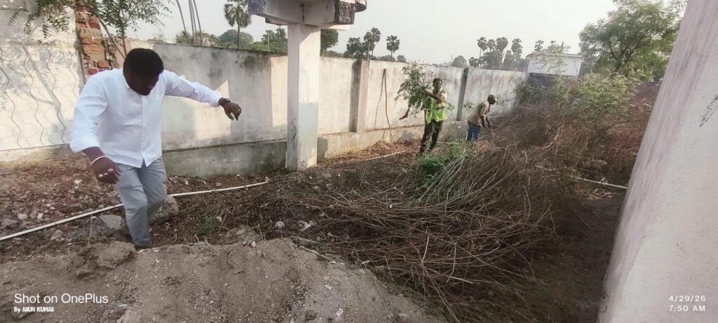 స్మశాన వాటికకు మహర్దశ – పిచ్చిమొక్కల తొలగింపు.. కొత్త మోటార్‌ ఏర్పాటు