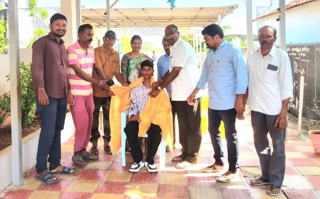 పేదరికంలో మెరిసిన ఆణిముత్యాలు