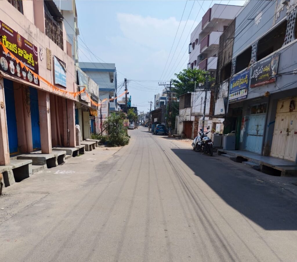 నిప్పుల కొలిమిలా కోరుట్ల.. కర్ఫ్యూను తలపిస్తున్న గాంధీ రోడ్!