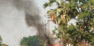 ఎండ సెగకు తగులబడ్డ ట్రాక్టర్.. తప్పిన పెను ప్రమాదం