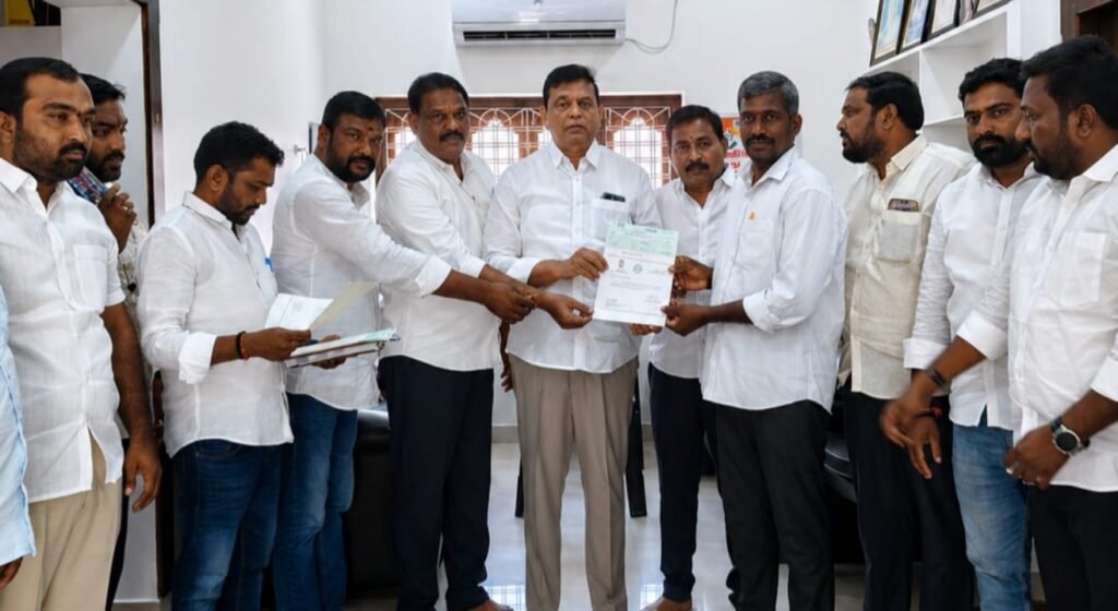 పార్టీలకు అతీతంగా ప్రభుత్వం చేయూత