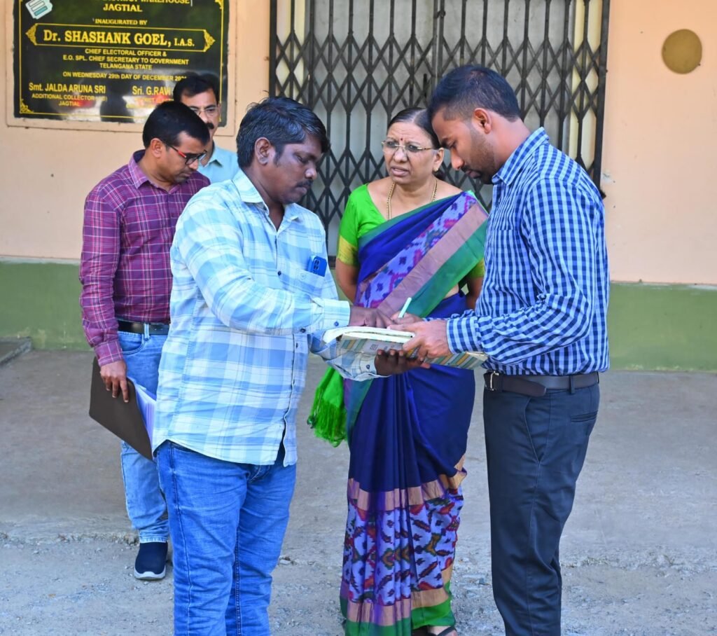 ఈవీఎం గోదాము తనిఖీ ,భద్రత ఏర్పాట్లు పరిశీలించిన కలెక్టర్