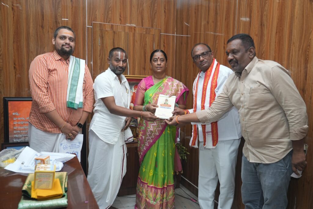 హనుమాన్ జయంతి ఉత్సవాలకు దేవాదాయ శాఖ మంత్రి కొండ సురేఖకు&nbsp; ఆహ్వానం