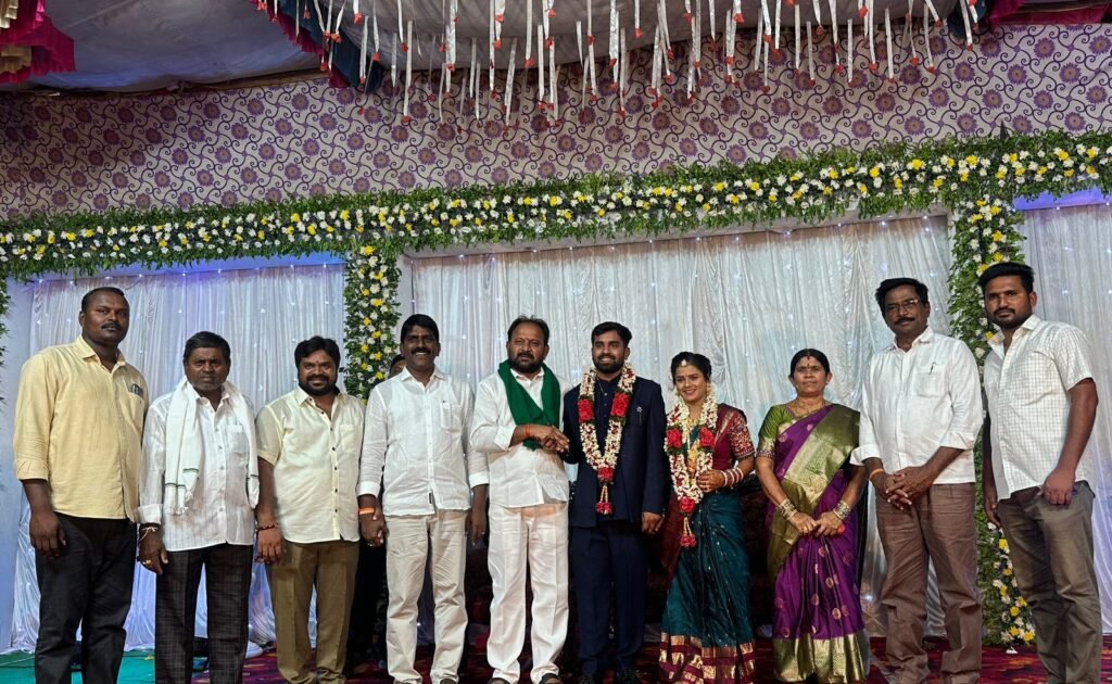 వధూవరులను ఆశీర్వదించిన ఎమ్మెల్యే రాందాస్ నాయక్,టీపీసీసీ జనరల్ సెక్రటరీ నాగా సీతారాములు